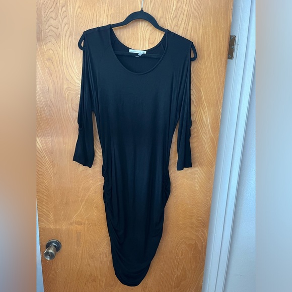 Young Fabulous & Broke Dresses & Skirts - Young Fabulous and Broke cold shoulder body con ruched midi dress L